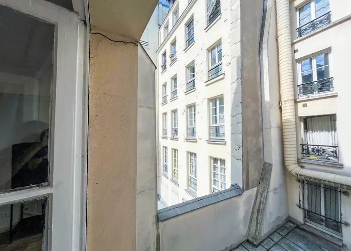 08 - Faubourg Bail Mobilite Apartment *